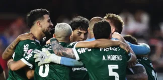 Virada e derrota rubro-negra levam Palmeiras à ponta do Brasileirão