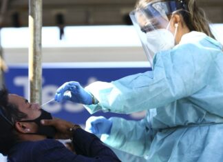 Variante Ômicron deixa 10 capitais em alerta crítico e intermediário