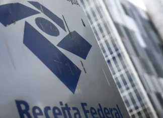 Receita alerta para golpes com taxa falsa sobre Pix