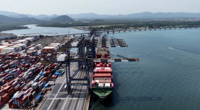 Medida provisória prorroga suspensão de tributos para exportadores afetados por tarifas dos EUA Medida provisória prorroga suspensão de tributos para exportadores afetados por tarifas dos EUA