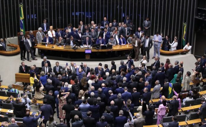 Mesa Diretora da Câmara encaminha à Corregedoria denúncias contra 14 deputados