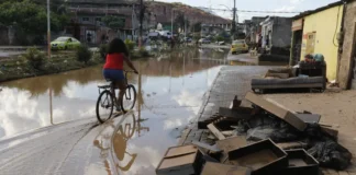 Entenda a relação de racismo ambiental e enchentes no Rio de Janeiro