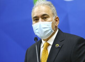 Ministro diz que vacinação infantil contra covid-19 será monitorada