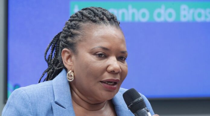 Ministra da Cultura nega irregularidade em contratações para shows durante o Carnaval Ministra da Cultura nega irregularidade em contratações para shows durante o Carnaval