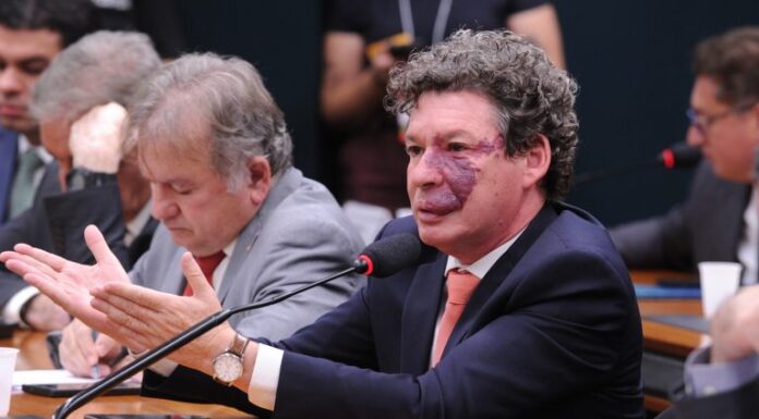 Ministro da Fazenda defende fim da jornada 6×1 em debate na Câmara dos Deputados Ministro da Fazenda defende fim da jornada 6x1 em debate na Câmara dos Deputados