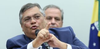 Ministro determina à PF que analise ofensas contra professores