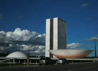 Delação premiada, aborto e cigarro eletrônico movimentam Congresso