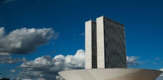 Brasil tem mais de 10,4 mil candidatos a deputado federal; veja lista