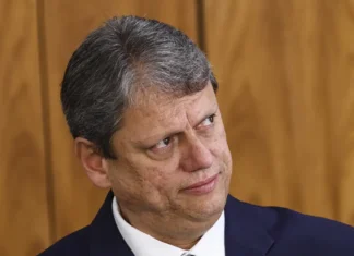 Deputado pede inquérito contra Tarcísio após falas contra STF