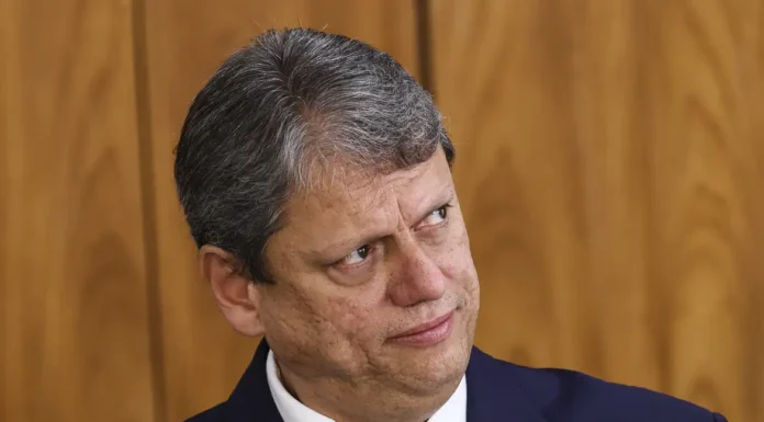 Deputado pede inquérito contra Tarcísio após falas contra STF