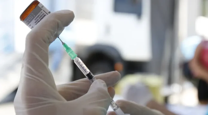 Casos de sarampo tiveram aumento de 34 vezes em 2025, alerta Opas