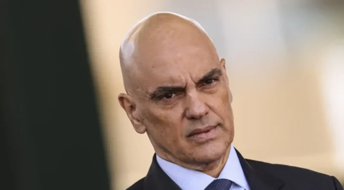 Em evento no Rio, Moraes diz que Brasil tem histórico de golpismo