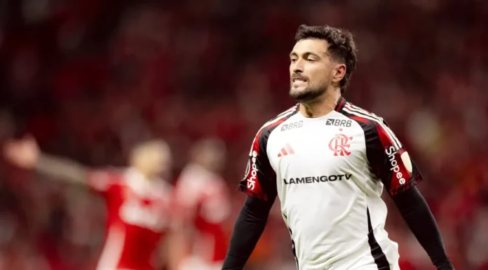 Flamengo volta a derrotar Internacional e avança na Libertadores