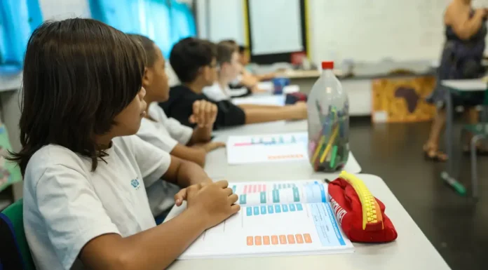 País precisa dar prioridade política à alfabetização, diz especialista
