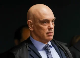 Moraes dá 48h para Bolsonaro explicar documento com pedido de asilo