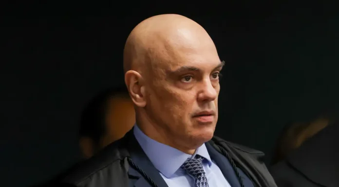 Moraes dá 48h para Bolsonaro explicar documento com pedido de asilo