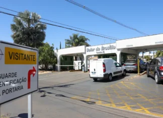 Moraes autoriza Bolsonaro a receber visita de funcionário de cartório