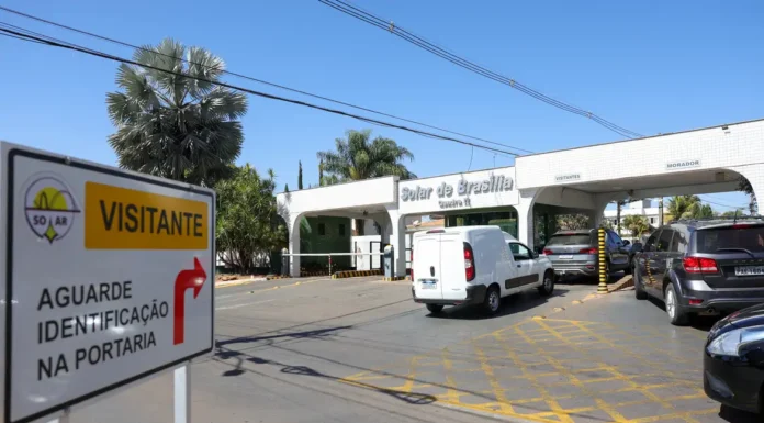 Moraes autoriza Bolsonaro a receber visita de funcionário de cartório