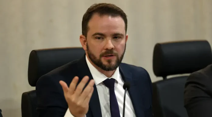 Proposta de orçamento de 2026 tem meta de superávit de R$ 34,3 bilhões