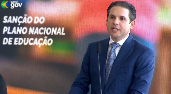 Motta destaca papel da Câmara na formulação do novo Plano Nacional de Educação Motta destaca papel da Câmara na formulação do novo Plano Nacional de Educação