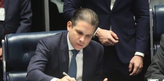 Motta determina adoção imediata da nova escala de trabalho na Câmara dos Deputados Motta determina adoção imediata da nova escala de trabalho na Câmara dos Deputados