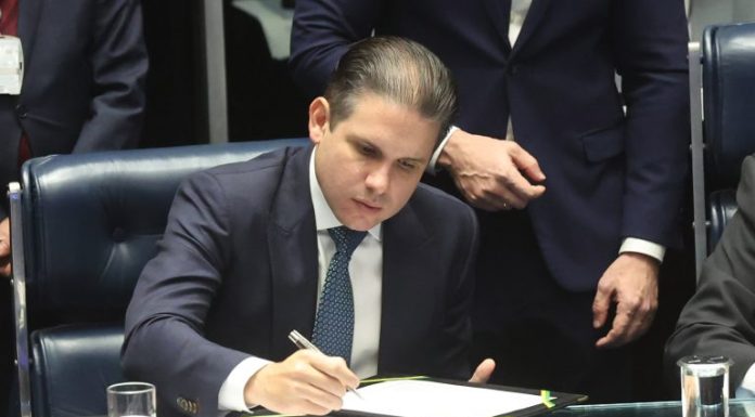 Motta determina adoção imediata da nova escala de trabalho na Câmara dos Deputados Motta determina adoção imediata da nova escala de trabalho na Câmara dos Deputados