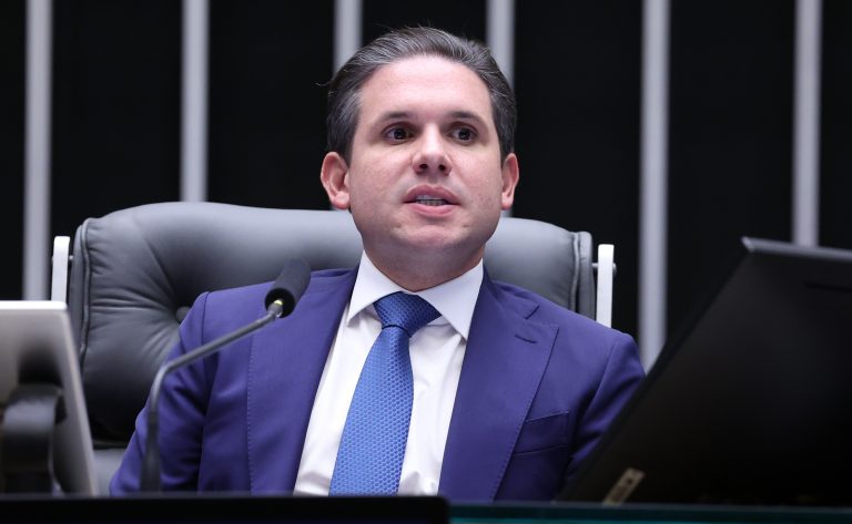 Motta preside sessão do plenário