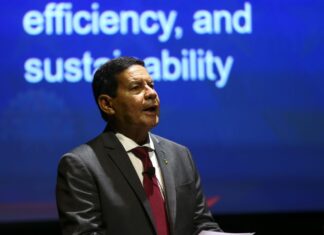 Brasil precisa preservar ao menos 80% da Amazônia, diz vice-presidente