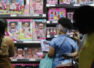 Rio permite lotação máxima em shoppings, atrações culturais e de lazer