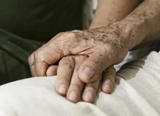 Lei sobre cuidado de pessoas com Alzheimer é sancionada