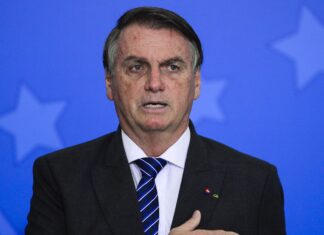 Presidente Bolsonaro assina filiação ao PL