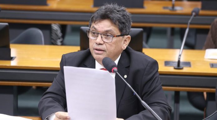 Novo presidente do Centro de Estudos e Debates Estratégicos da Câmara promete intensificar diálogo com a indústria Novo presidente do Centro de Estudos e Debates Estratégicos da Câmara promete intensificar diálogo com a indústria