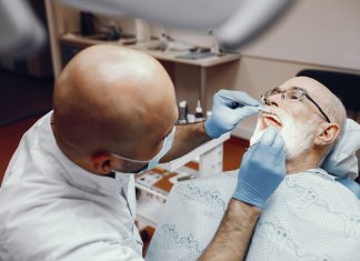 Terceira idade está mais preocupada com a saúde bucal e atinge meta da Organização Mundial da Saúde