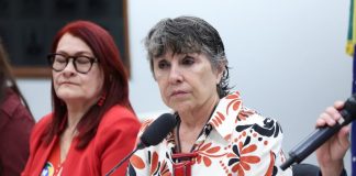 Operadores de telemarketing denunciam precarização do trabalho e pedem regulamentação da profissão Operadores de telemarketing denunciam precarização do trabalho e pedem regulamentação da profissão