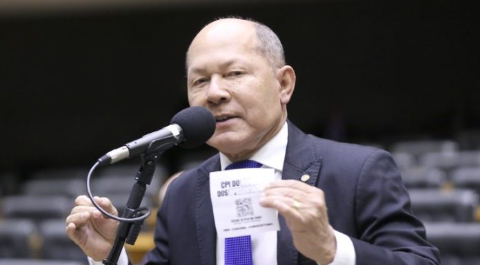 Oposição protocola pedido de CPI para investigar fraude bilionária do INSS Oposição protocola pedido de CPI para investigar fraude bilionária do INSS