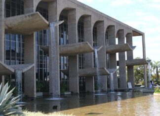 Ministério da Justiça suspende exibição de filme de comédia nacional