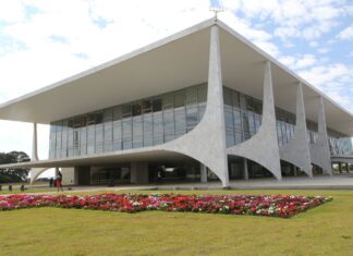 Presidência veta projeto que obriga cobertura de tratamento de câncer