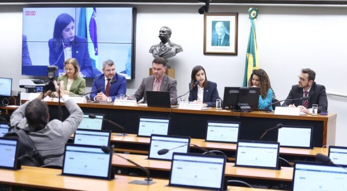 Para especialistas, monitoramento de metas do novo PNE não pode ter viés punitivo Para especialistas, monitoramento de metas do novo PNE não pode ter viés punitivo
