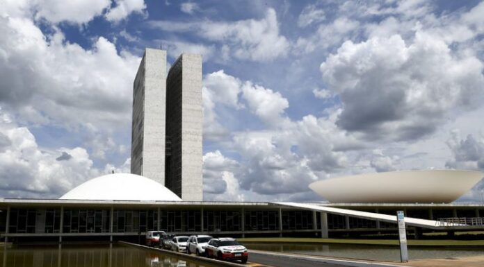 Parlamentares derrubam vetos a projeto que trata da remuneração dos servidores do Senado Parlamentares derrubam vetos a projeto que trata da remuneração dos servidores do Senado