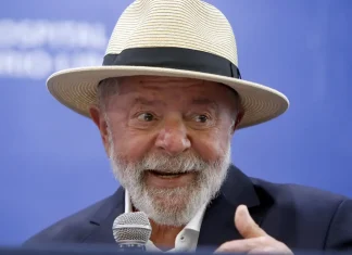 Após alta hospitalar, Lula diz que está tranquilo e vai se cuidar