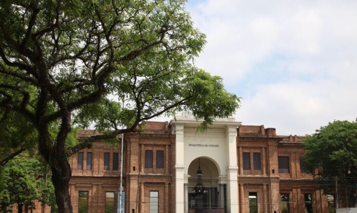 São Paulo - Fachada da Pinacoteca de São Paulo, na praça da Luz.
