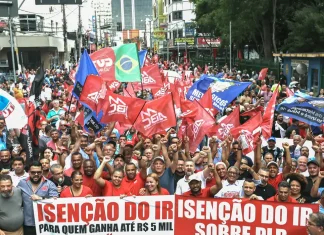 Protesto de metalúrgicos defende isenção de IR e redução de jornada