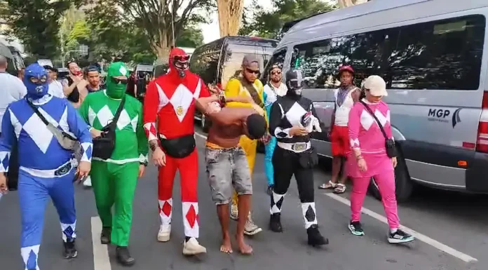 Policiais civis fantasiados prendem homem com celulares roubados em SP