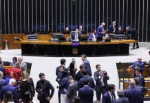 Presidente da Câmara comemora aprovação da Política Nacional de Minerais Críticos Presidente da Câmara comemora aprovação da Política Nacional de Minerais Críticos