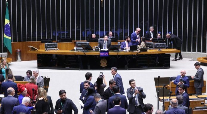 Presidente da Câmara comemora aprovação da Política Nacional de Minerais Críticos Presidente da Câmara comemora aprovação da Política Nacional de Minerais Críticos