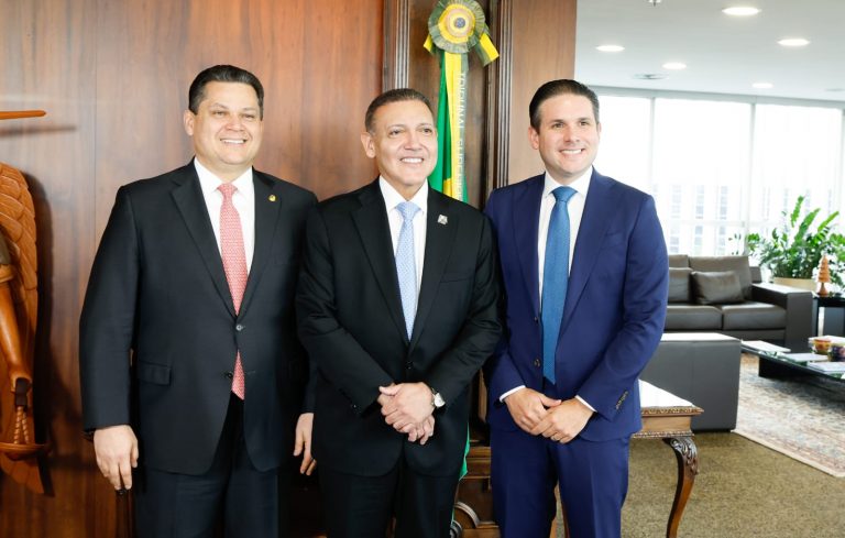 Davi Alcolumbre (E), Kássio Nunes e Hugo Motta