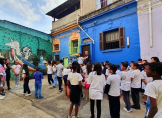 Professores envolvem jovens da periferia com projetos inspiradores