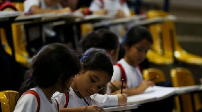 Projeto abona faltas escolares de estudantes com deficiência durante período menstrual Projeto abona faltas escolares de estudantes com deficiência durante período menstrual
