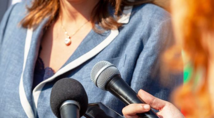 Projeto amplia punição para ataques digitais contra mulheres na política Projeto amplia punição para ataques digitais contra mulheres na política