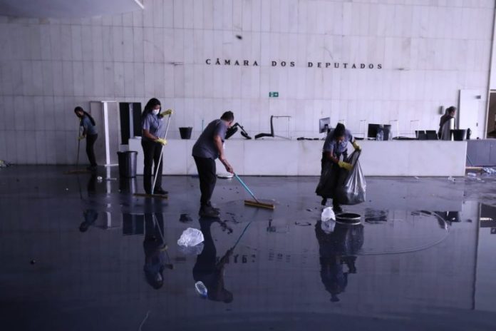 Projeto amplia reserva de vagas para mulheres em contratos públicos Projeto amplia reserva de vagas para mulheres em contratos públicos